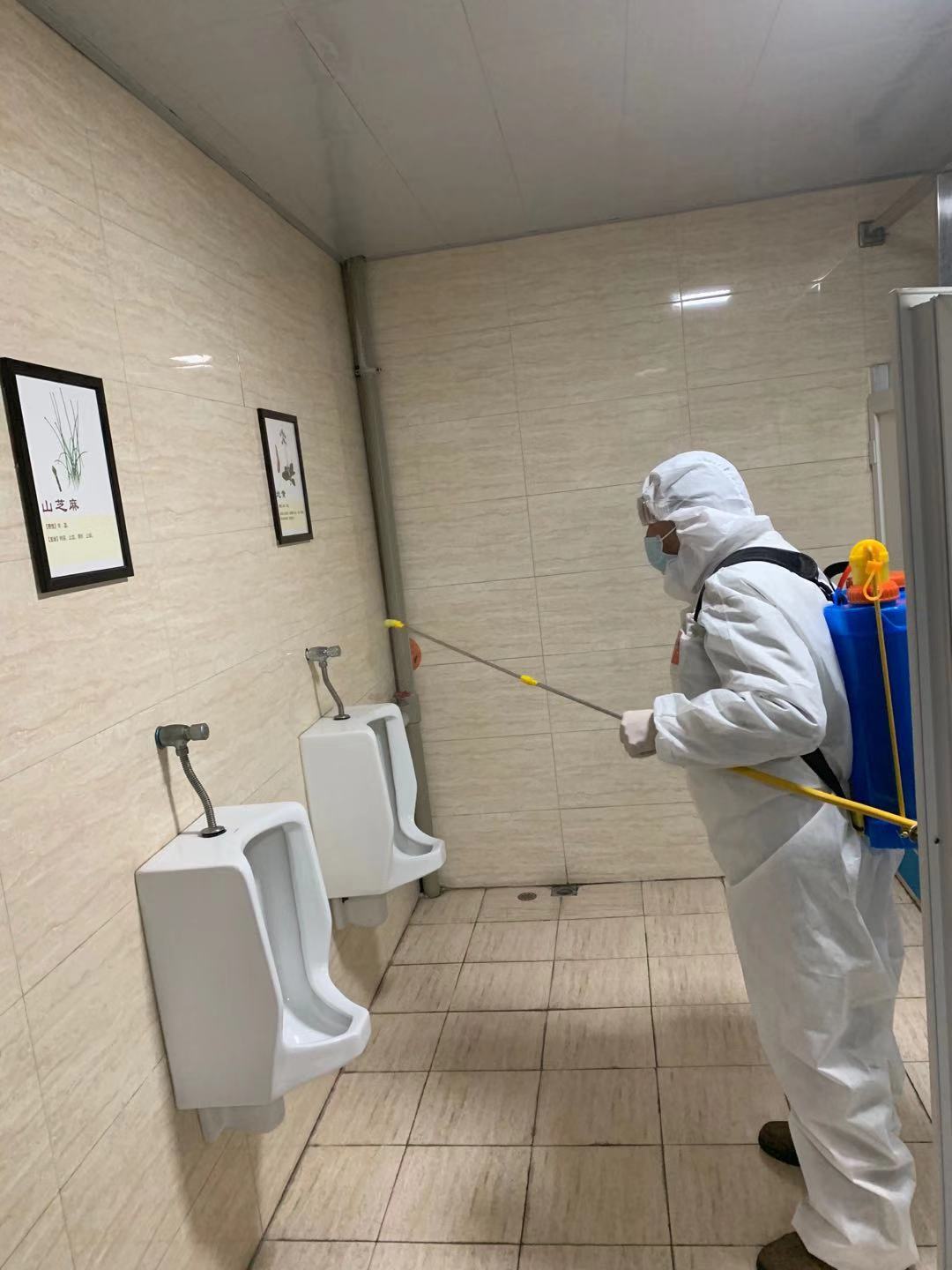 成都德慧美品物業(yè)服務(wù)有限公司組織疫情消殺活動(dòng)