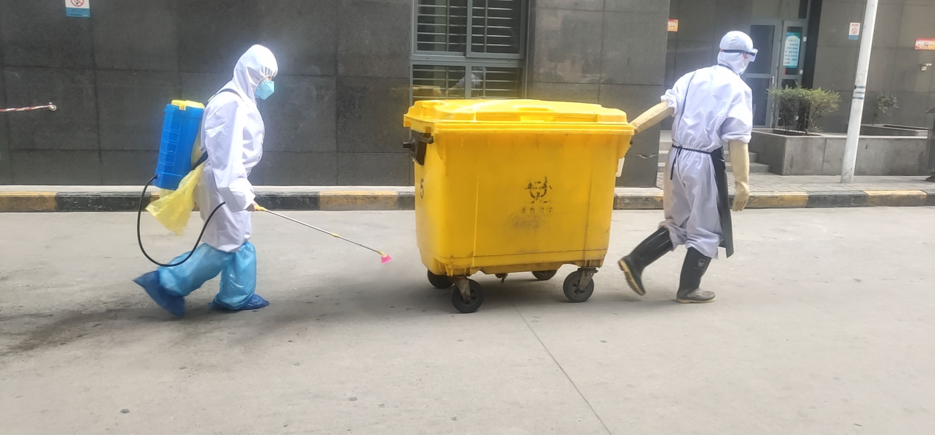 成都德慧美品物業(yè)服務(wù)有限公司組織疫情消殺活動(dòng)